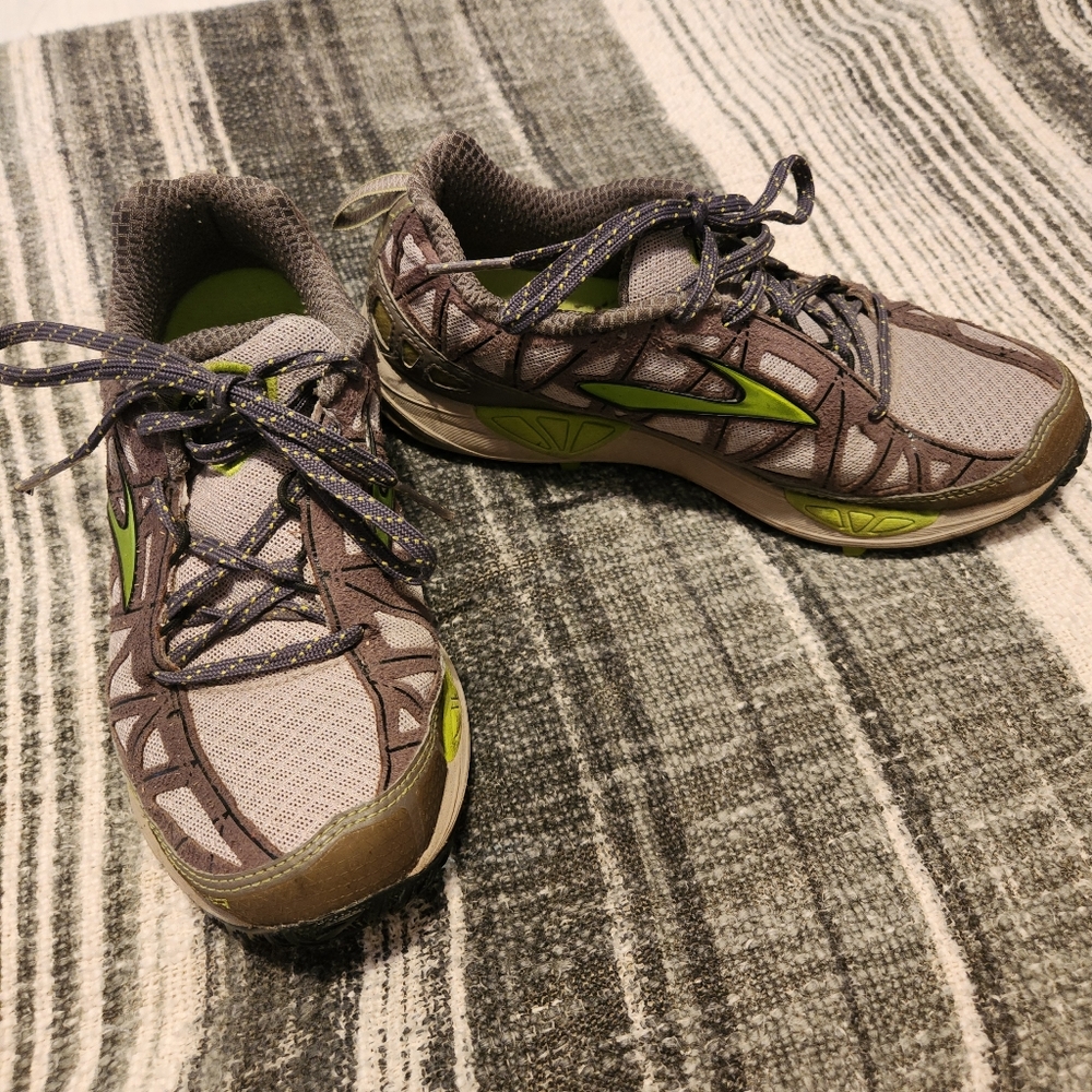 Brooks Cascadia Gen 8,  Sz 6 Running Shoes Earthy shades
